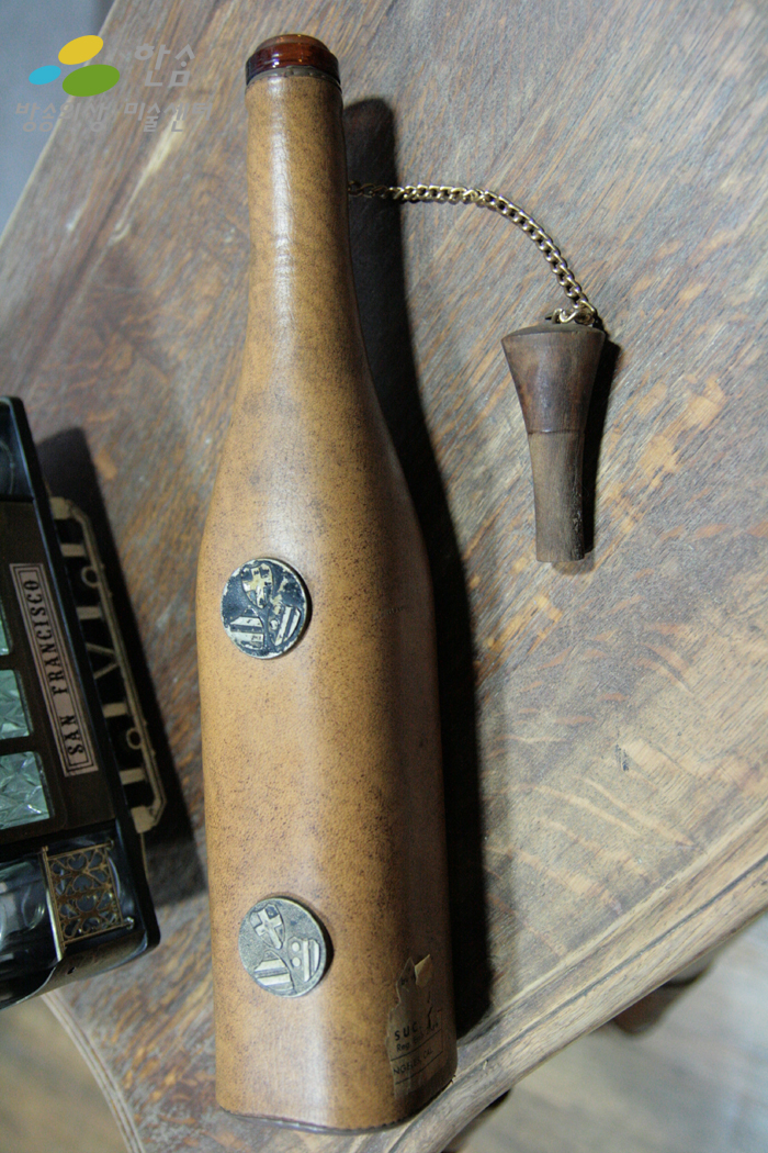 B43.앤틱가죽술병