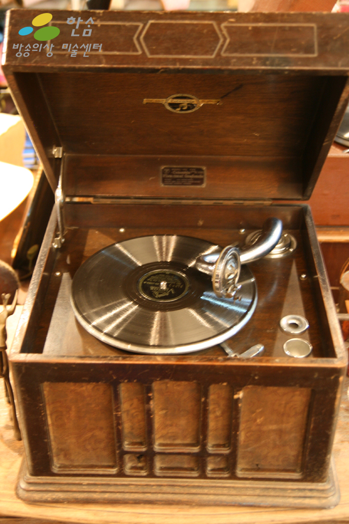 J7.축음기
